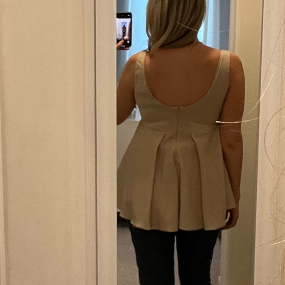 Women’s Pomander Place Tan Peplum Top Size Large | EUC - Picture 6 of 9